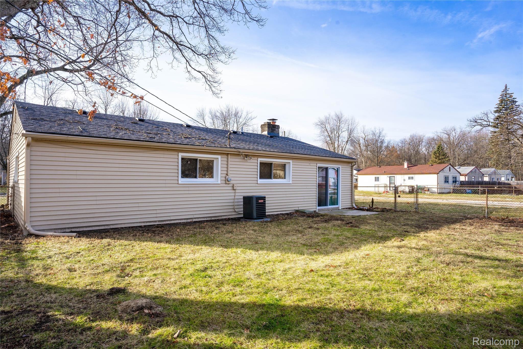 26074 Superior Road Taylor, MI 48180 - Photo 34 of 37 9CE9CDA2-09CE-484A-B805-719722DE17AC.jpeg