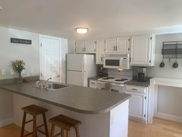 $2,595 | 508-ab Piscassic Street, Newmarket, NH 03857