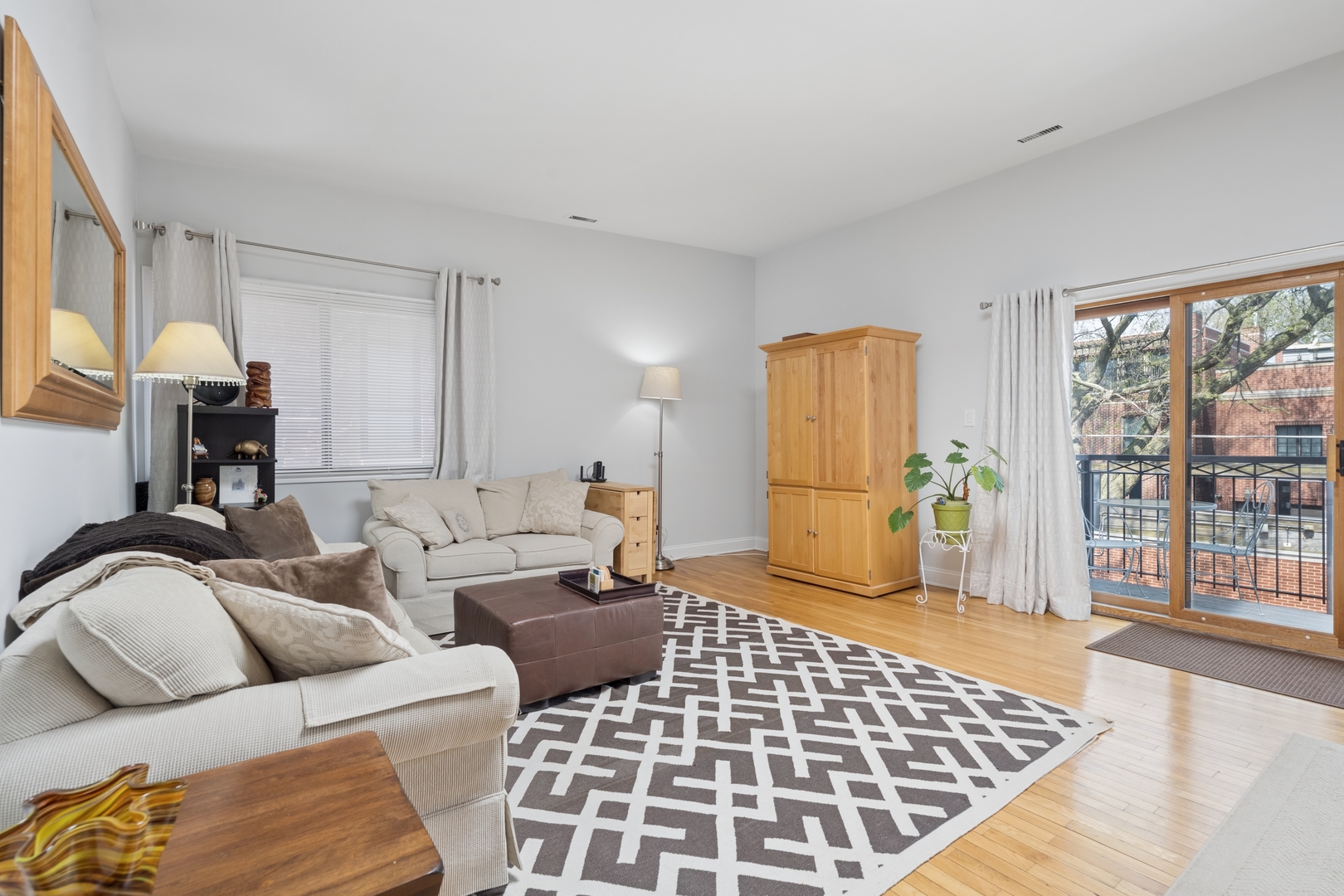1122 West Altgeld Street, Unit 12 Chicago, IL 60614 - Photo 2 of 20 a living room with furniture and a rug
