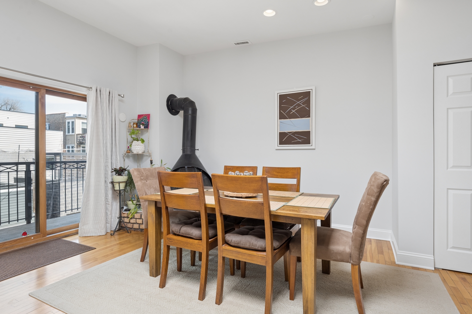 1122 West Altgeld Street, Unit 12 Chicago, IL 60614 - Photo 6 of 20 a dining room with furniture and window