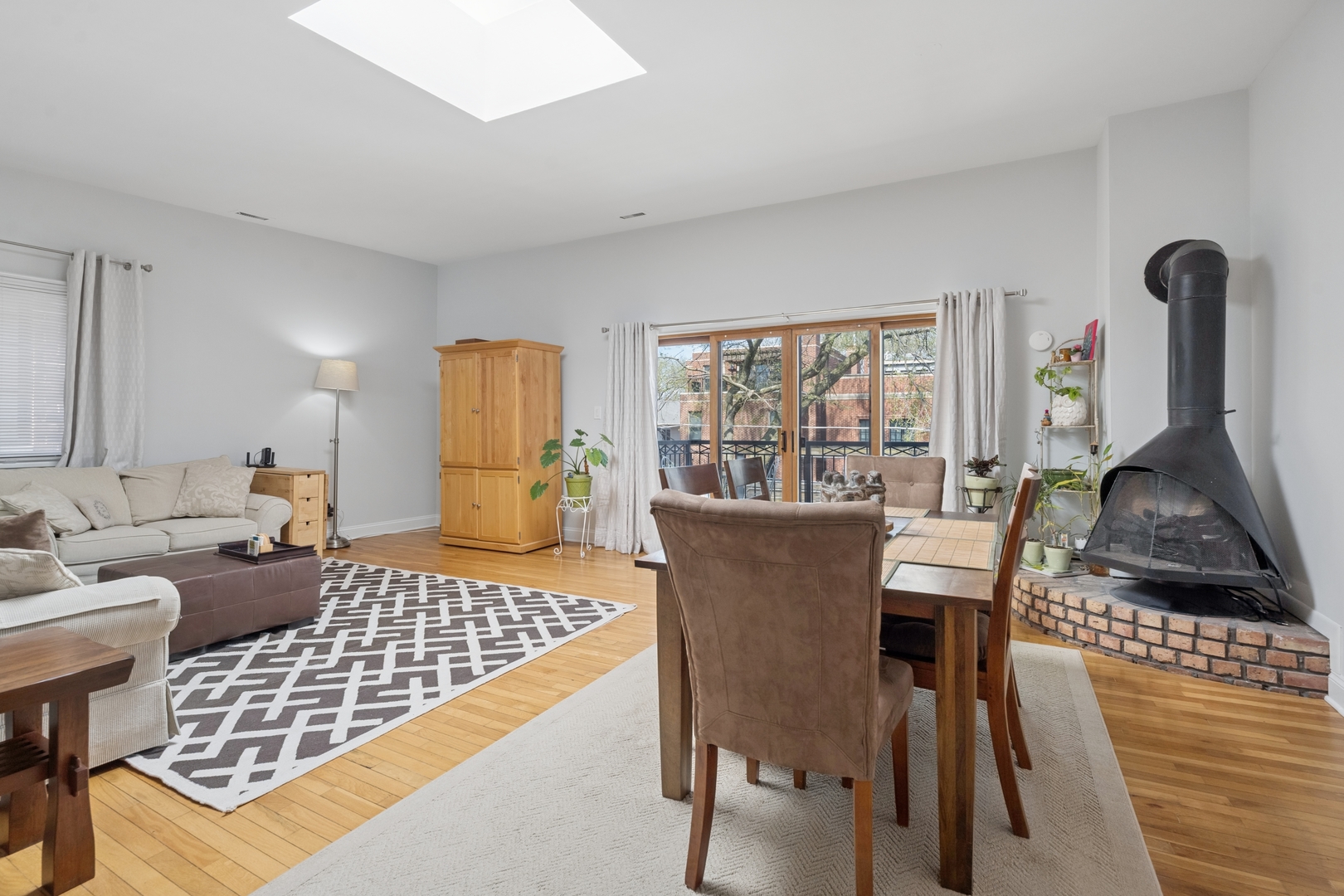 1122 West Altgeld Street, Unit 12 Chicago, IL 60614 - Photo 7 of 20 a bedroom with furniture and a window