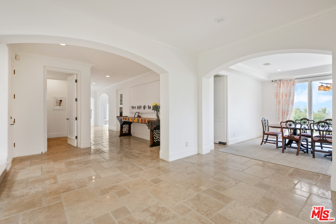 5618 Sea View Drive Malibu, CA 90265 - Photo 13 of 46