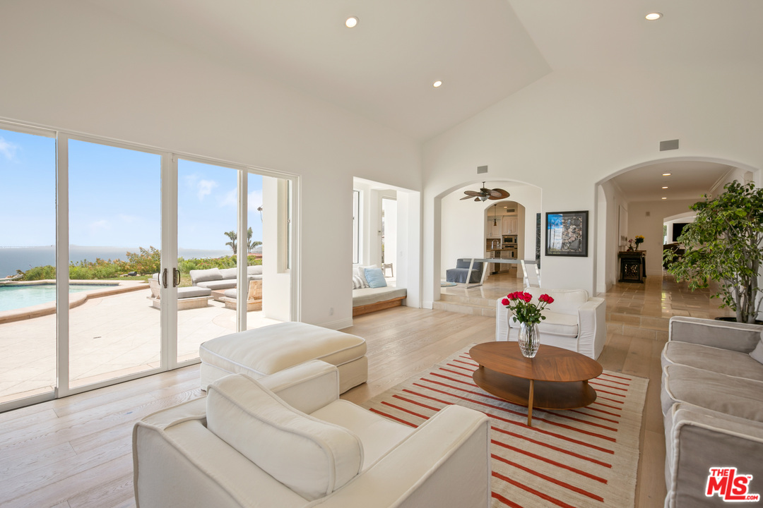 5618 Sea View Drive Malibu, CA 90265 - Photo 22 of 46