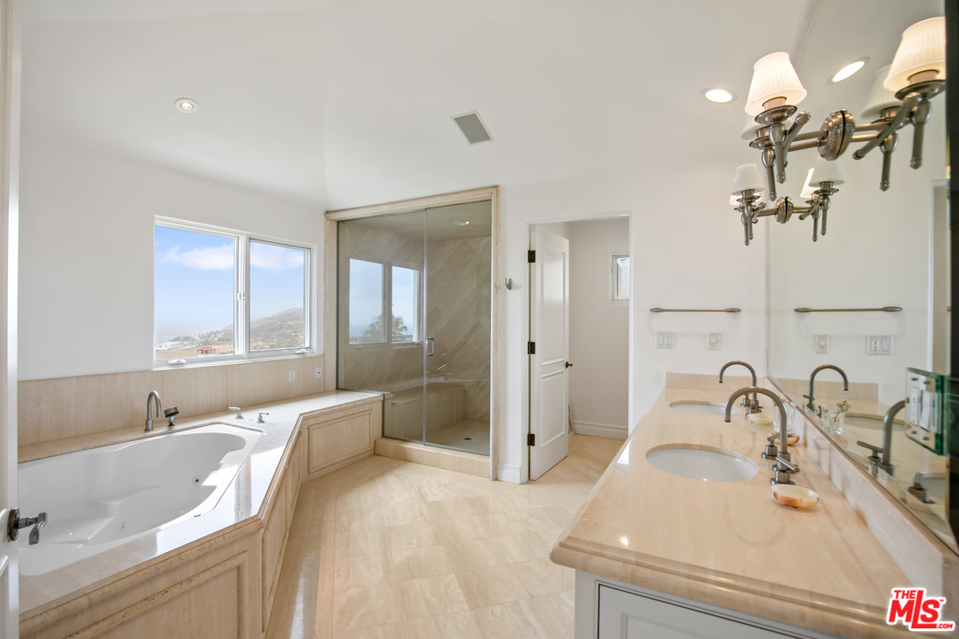 5618 Sea View Drive Malibu, CA 90265 - Photo 26 of 46