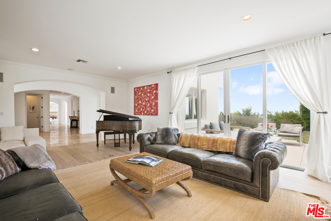 5618 Sea View Drive Malibu, CA 90265 - Photo 4 of 46