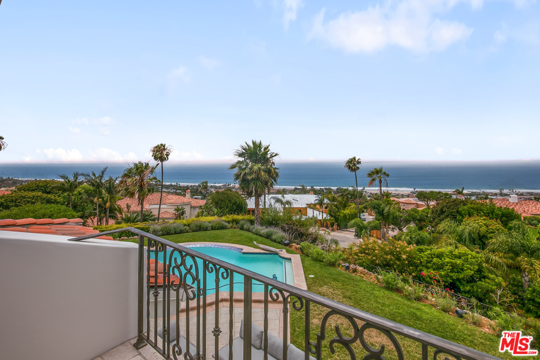 5618 Sea View Drive Malibu, CA 90265 - Photo 34 of 46