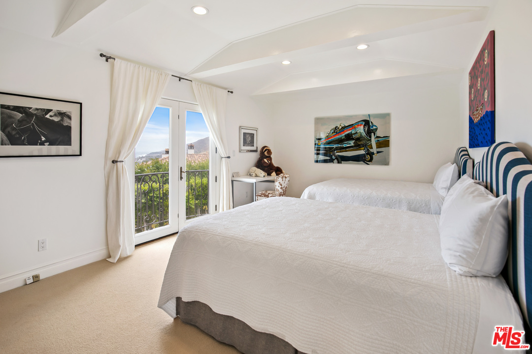 5618 Sea View Drive Malibu, CA 90265 - Photo 35 of 46