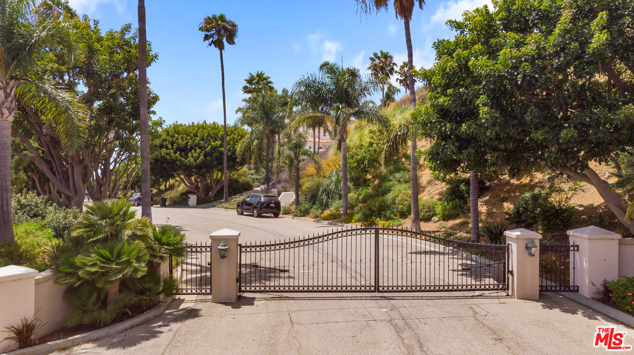 5618 Sea View Drive Malibu, CA 90265 - Photo 6 of 46