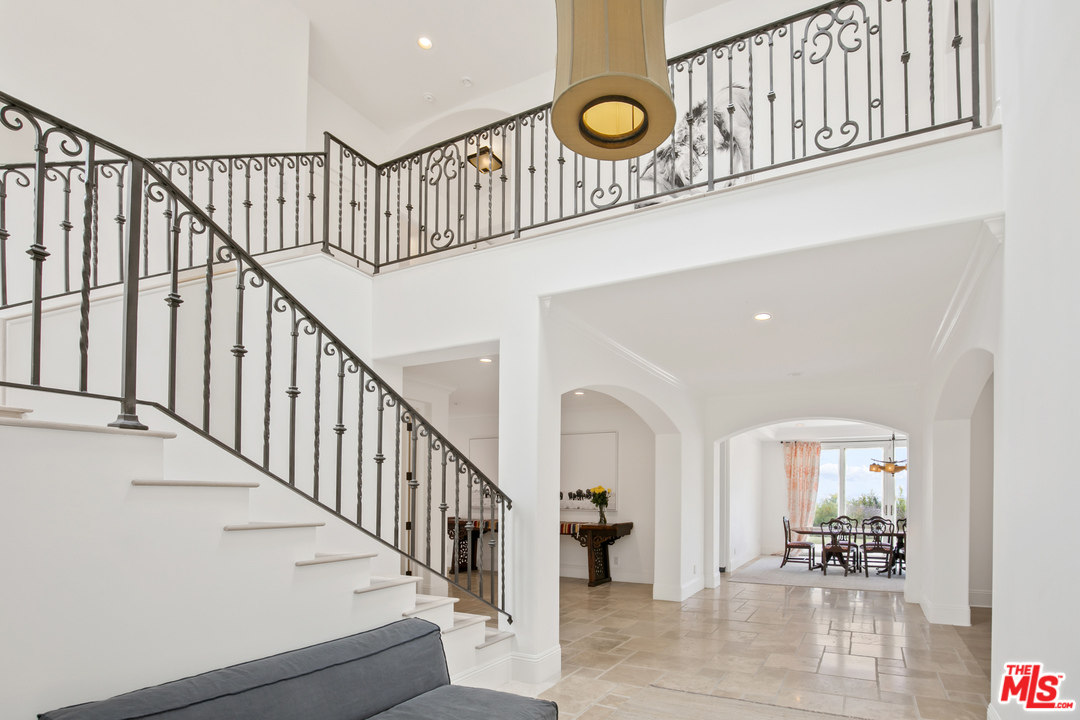 5618 Sea View Drive Malibu, CA 90265 - Photo 10 of 46