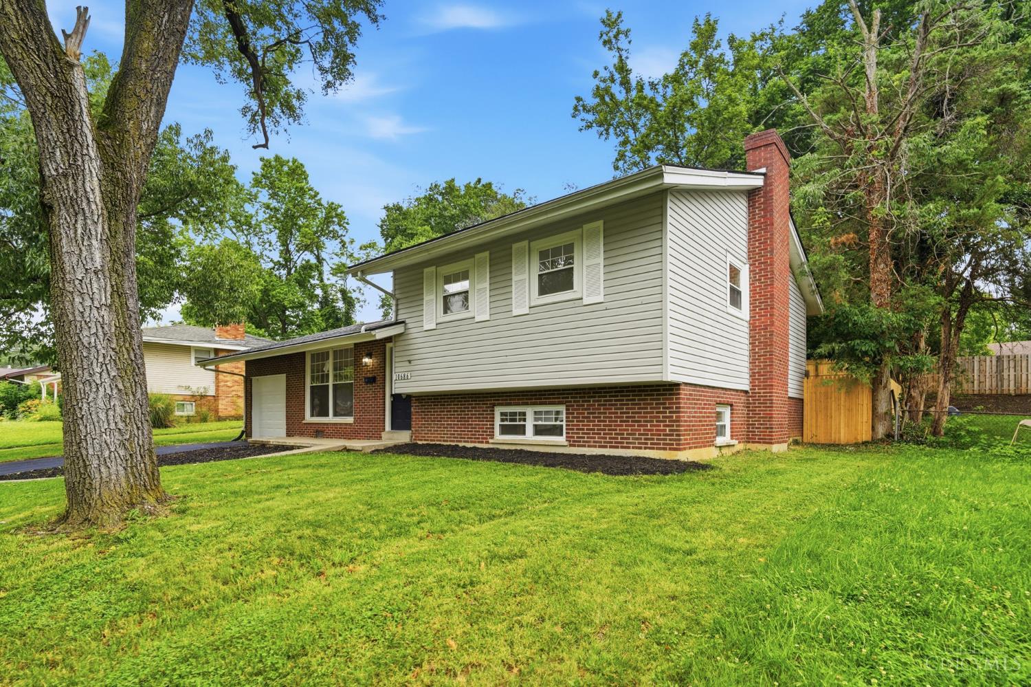 10686 Chelmsford Road Cincinnati, OH 45240 - Photo 2 of 43