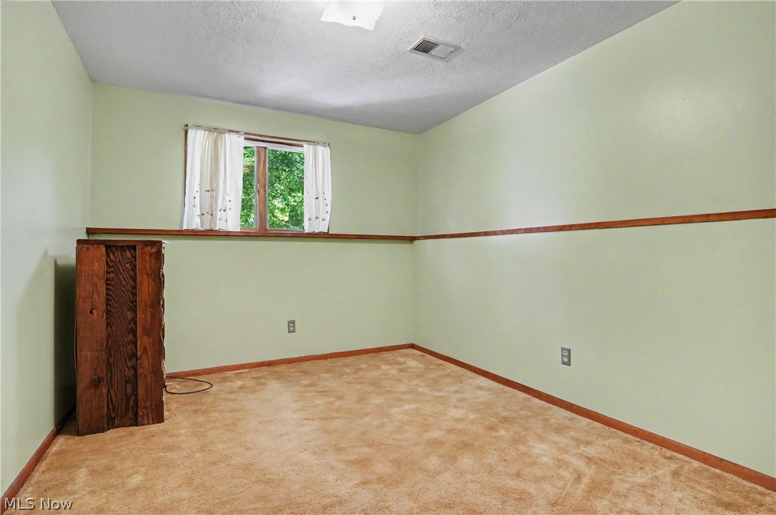 4250 Herr Fieldhouse Road Southington, OH 44470 - Photo 17 of 50