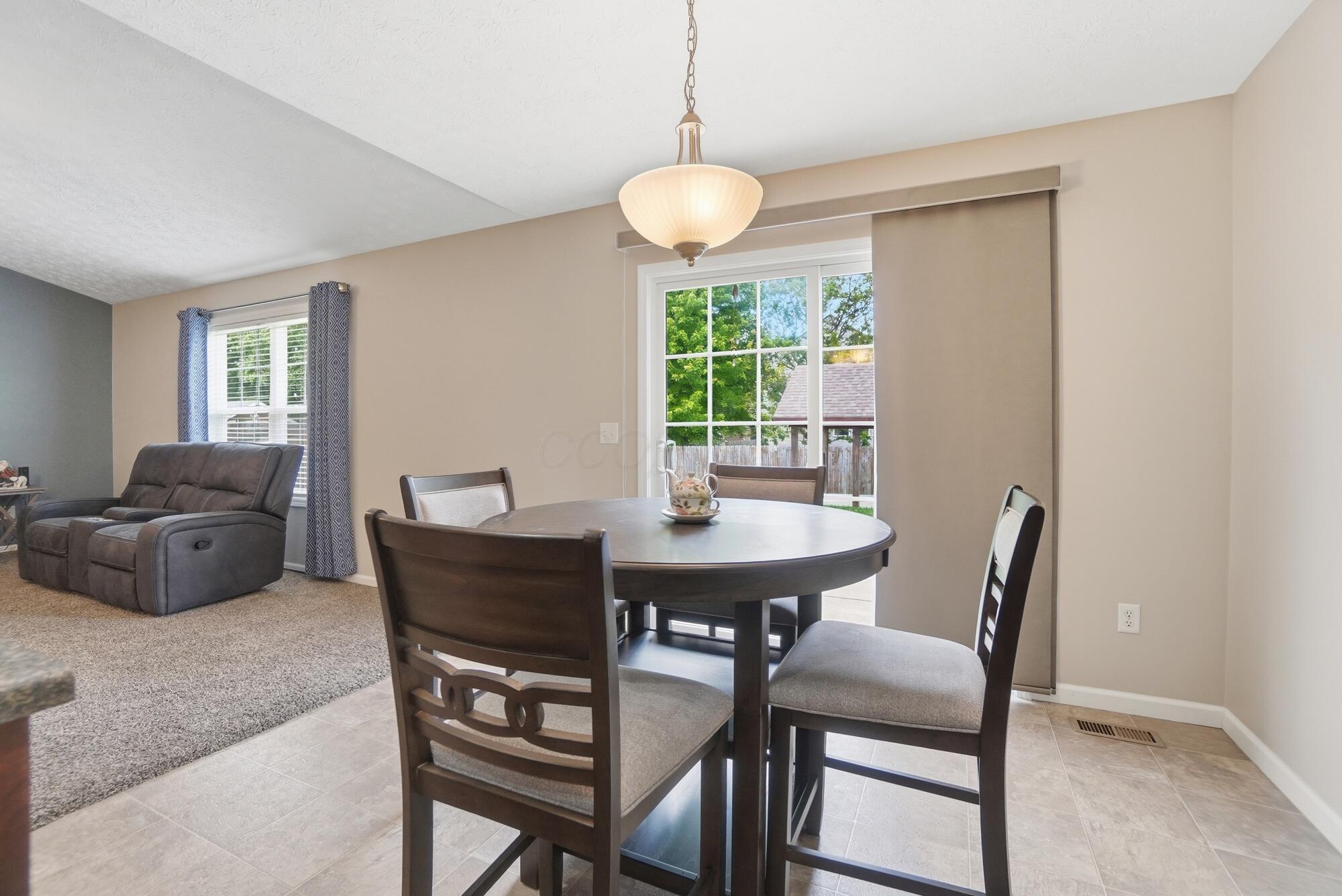 1728 Hunters Ridge Drive Troy, OH 45373 - Photo 19 of 47 Eating Space - 1728 Hunters Ridge Drive, Troy, OH 45373