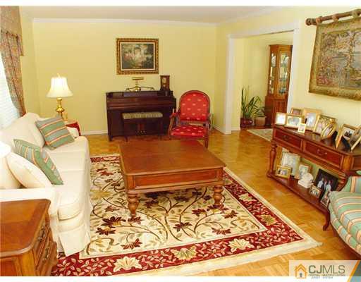 135 Hickory Road Somerset, NJ 08873 - Photo 2 of 10