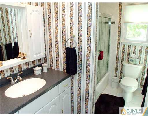 135 Hickory Road Somerset, NJ 08873 - Photo 9 of 10