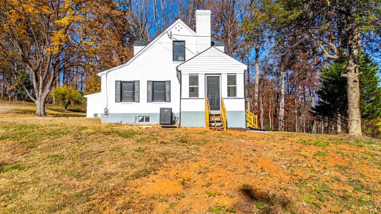 1612 South Amherst Highway Amherst, VA 24521 - Photo 34 of 48 a front view of a house with a yard