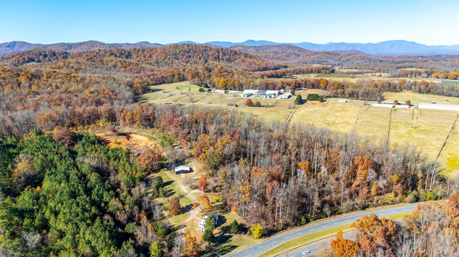 1612 South Amherst Highway Amherst, VA 24521 - Photo 41 of 48 a view of a city with mountains in the background