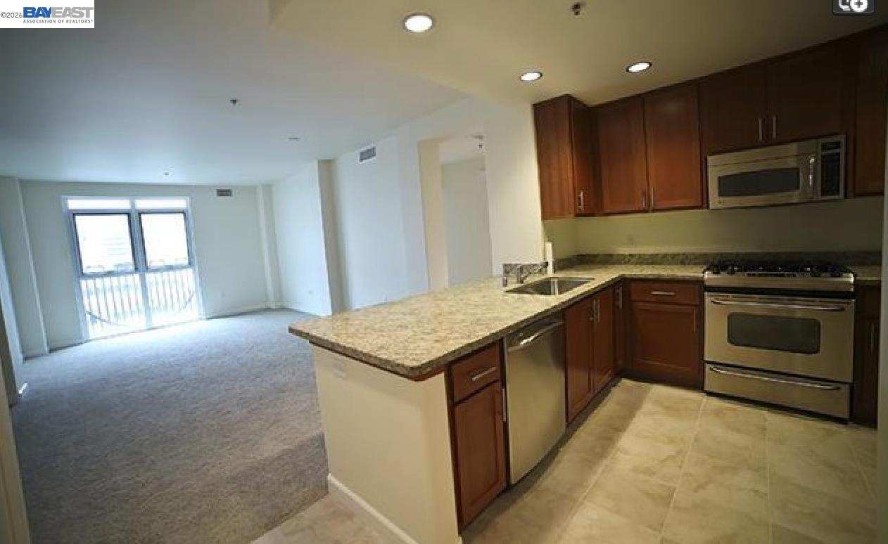 423 7th Street, Unit 208 Oakland, CA 94607 - Photo 4 of 16