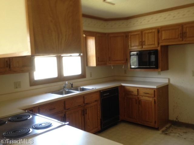 1872 Shiptontown Road Lexington, NC 27292 - Photo 6 of 9 Kitchen.