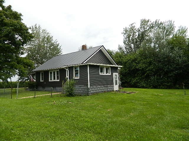 3687 Tabor Road Clinton, IL 61727 - Photo 6 of 23