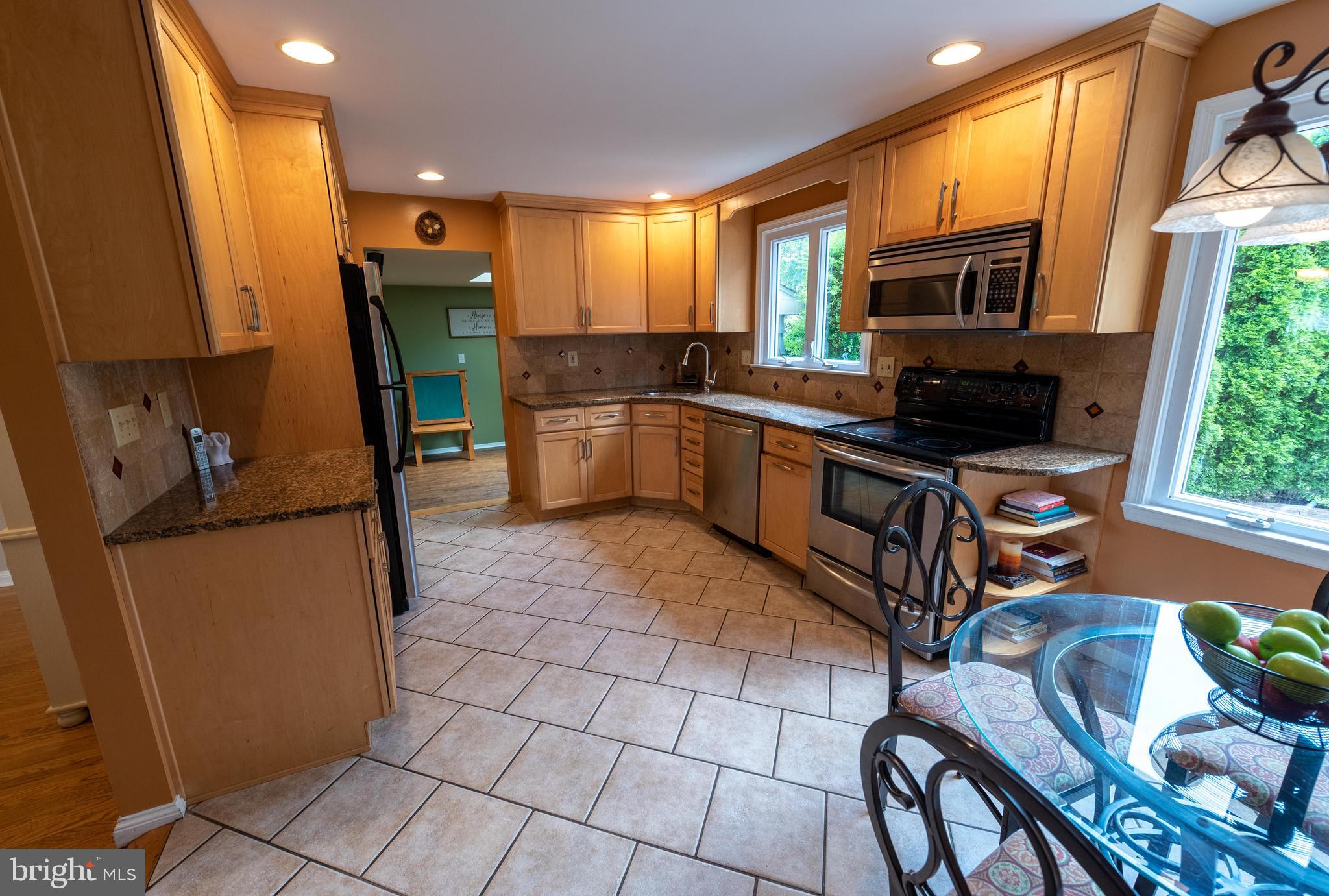 905 Hilltop Road Cinnaminson, NJ 08077 - Photo 4 of 23 Gallery Image 4