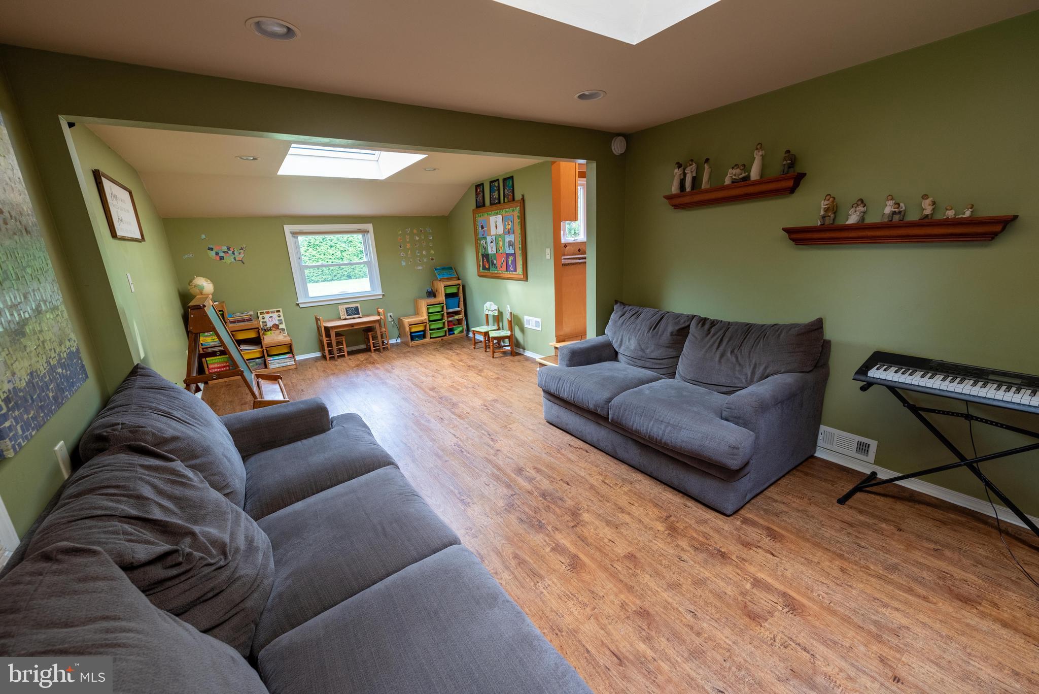 905 Hilltop Road Cinnaminson, NJ 08077 - Photo 9 of 23 Gallery Image 9