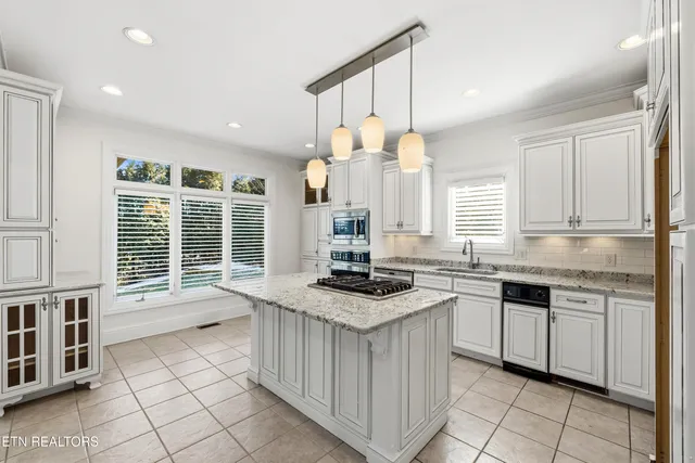 $939,900 | 1062 Water Pl Way, Knoxville, TN 37922