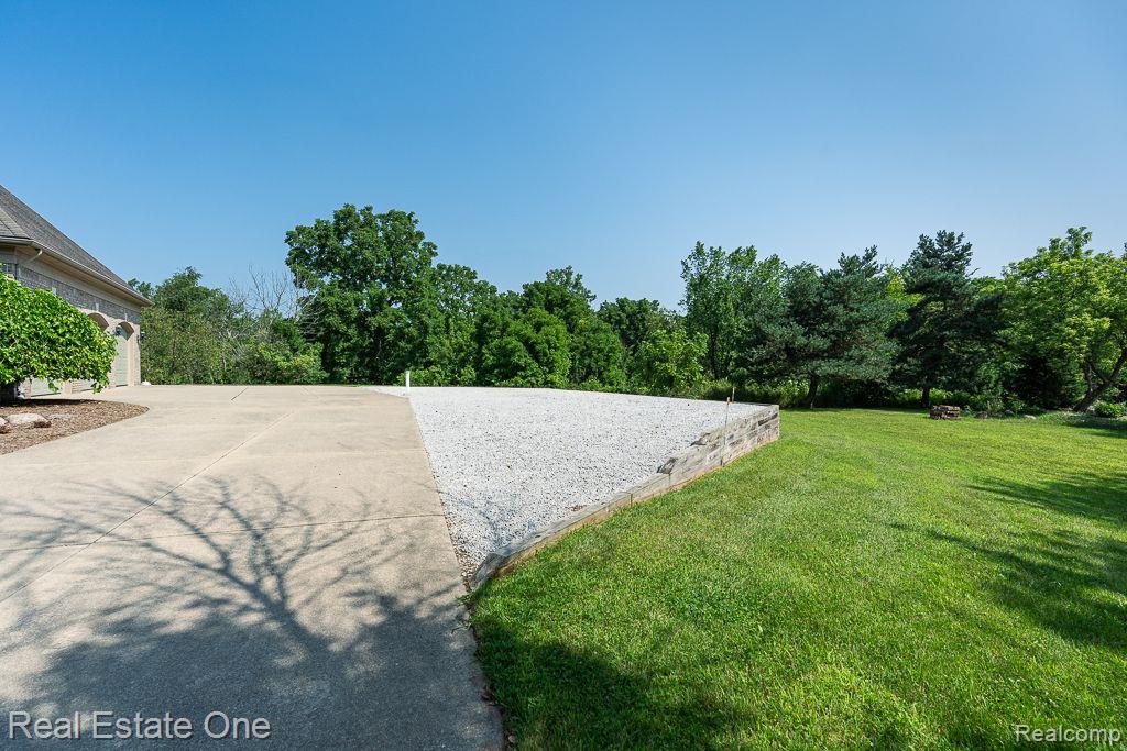 617 Foxwood Trail Rochester, MI 48306 - Photo 70 of 76
