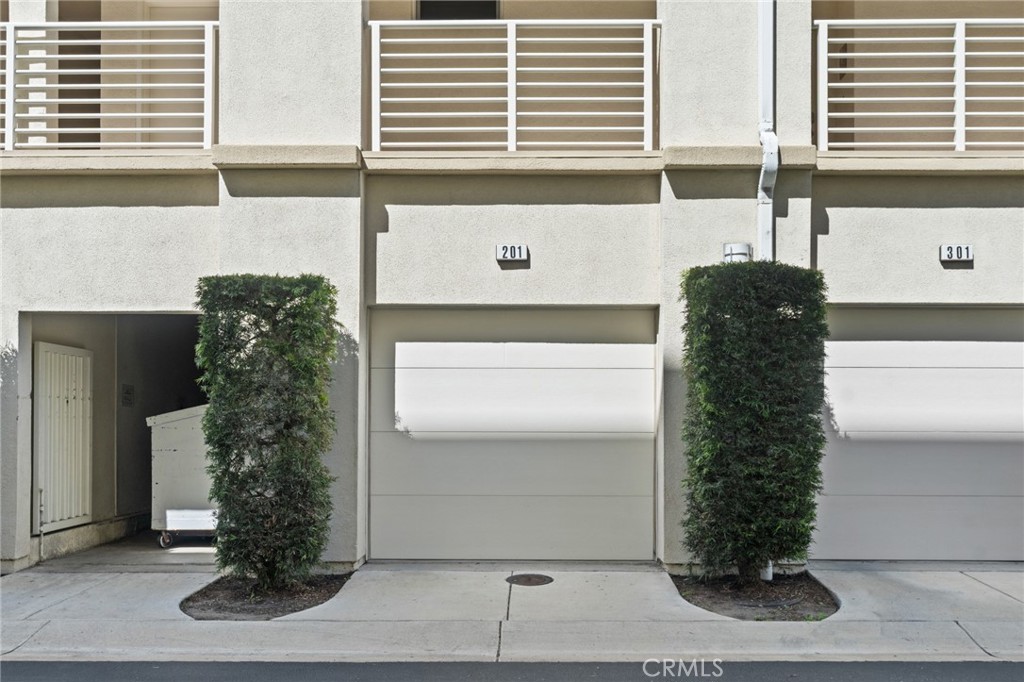 5540 Strand, Unit 201 Hawthorne, CA 90250 - Photo 20 of 31 a view of entryway with a window