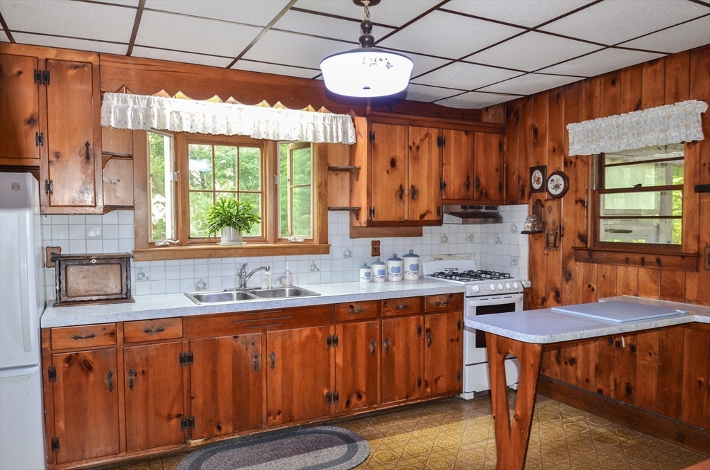 240 Gates Pond Road Berlin, MA 01503 - Photo 8 of 30
