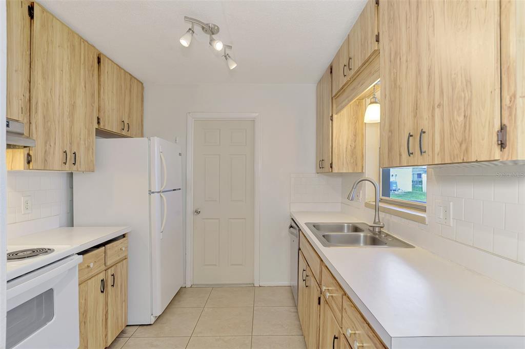256 Periwinkle Road Venice, FL 34293 - Photo 13 of 33