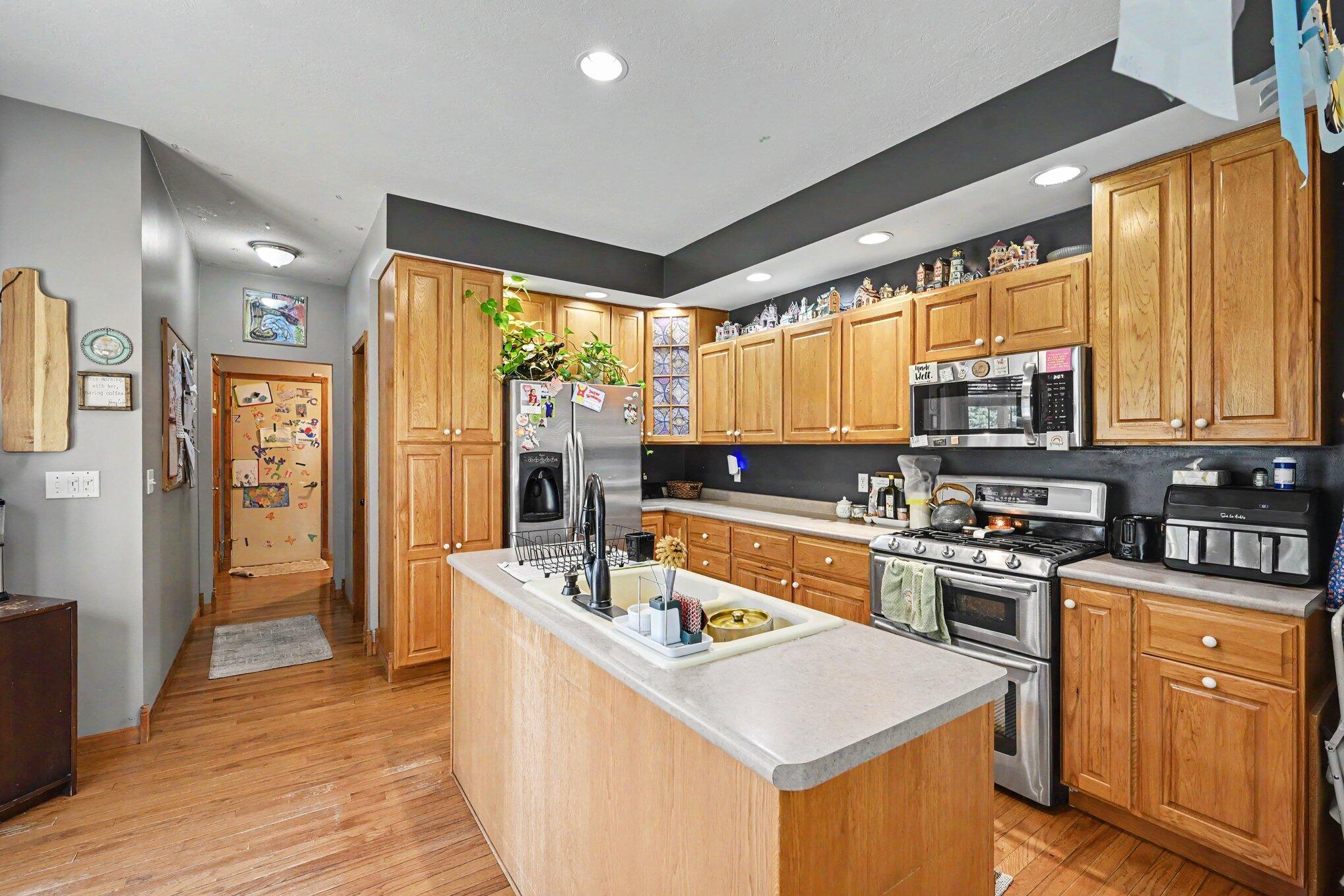 15757 Oakshore Drive Three Rivers, MI 49093 - Photo 3 of 26 007_file_1300