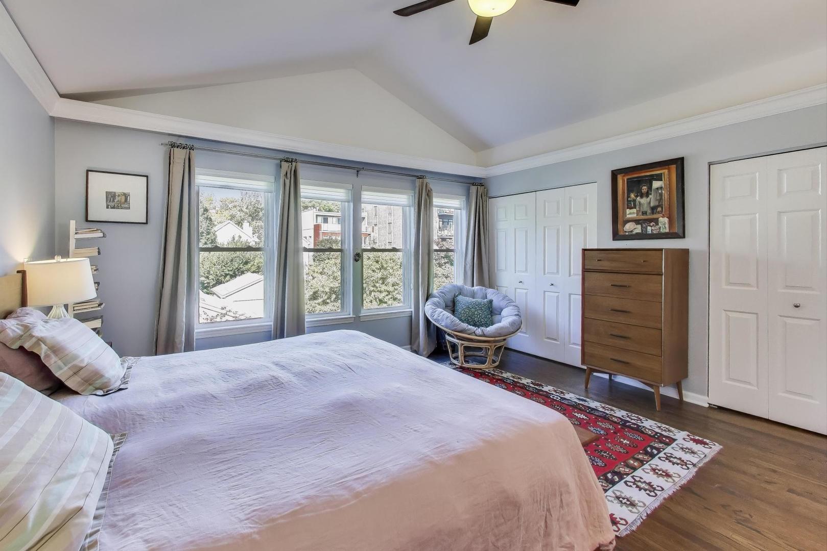 334 West Goethe Street Chicago, IL 60610 - Photo 7 of 18 a bedroom with a bed and wooden floor