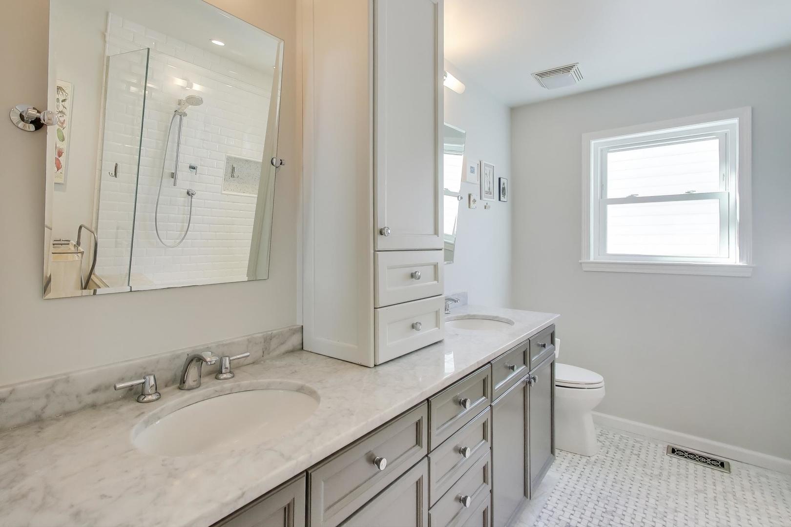 334 West Goethe Street Chicago, IL 60610 - Photo 8 of 18 a bathroom with a sink a toilet and a mirror