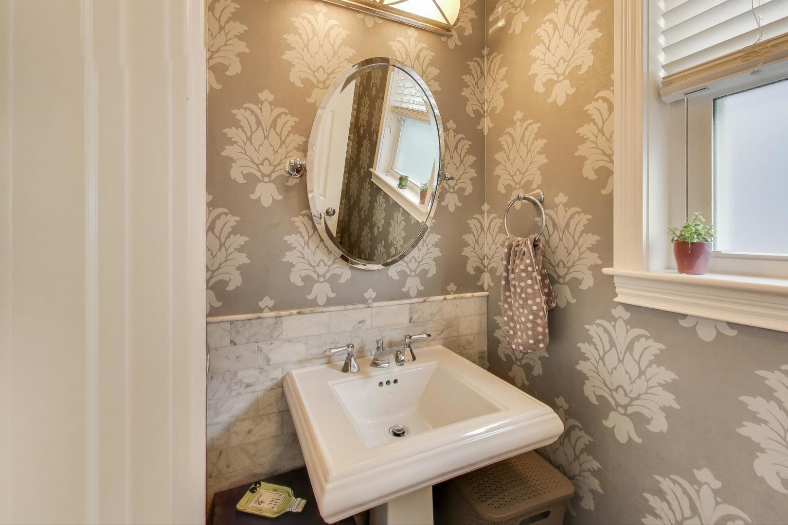 334 West Goethe Street Chicago, IL 60610 - Photo 4 of 18 a bathroom with a sink and a mirror