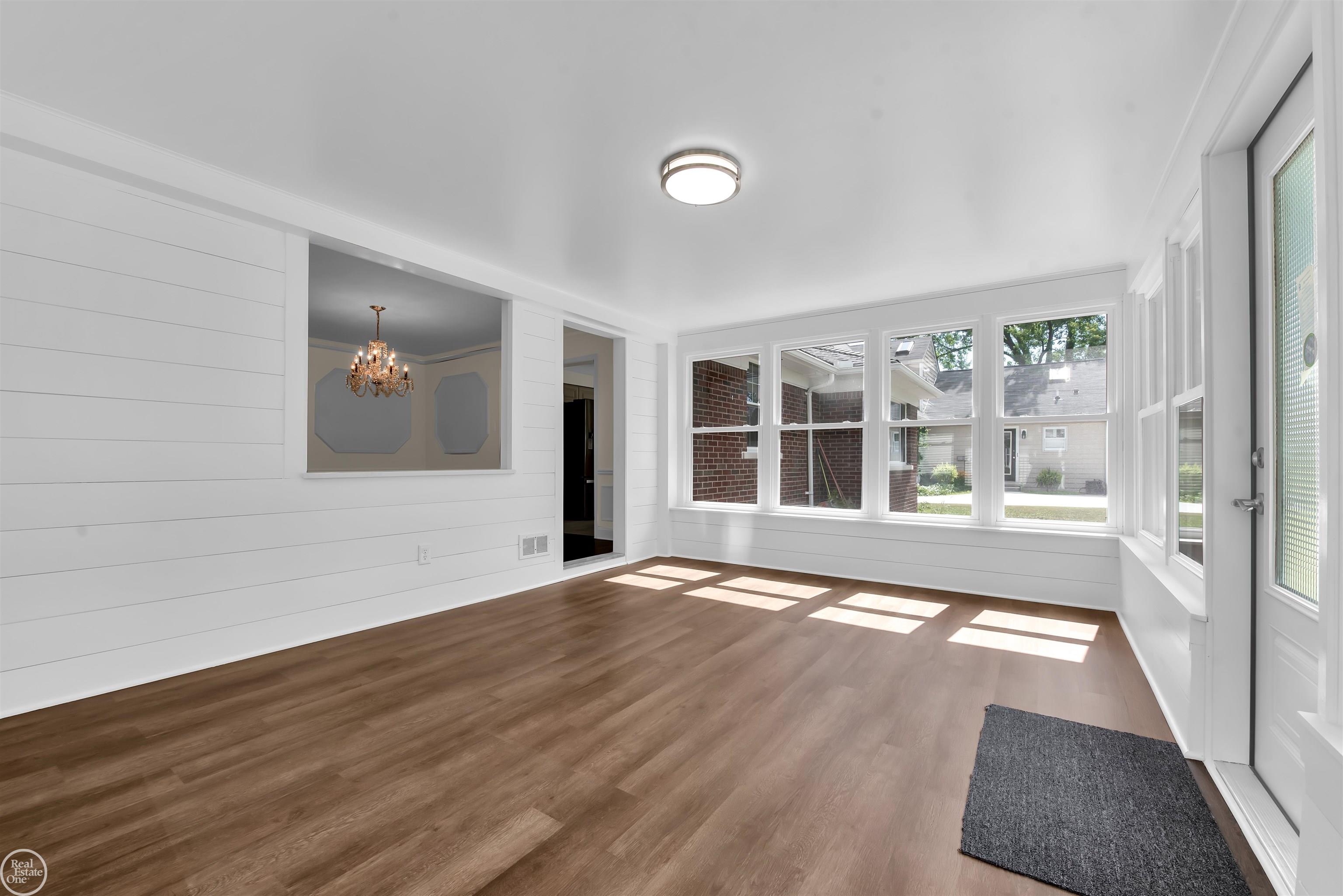 1451 South Renaud Road Grosse Pointe, MI 48236 - Photo 19 of 31 50084361-19.JPG