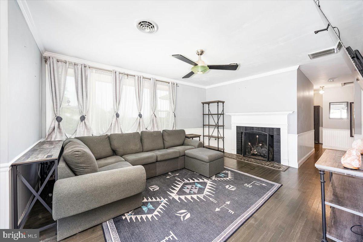 5968 Grove Hill Road Frederick, MD 21703 - Photo 5 of 43 Living Room