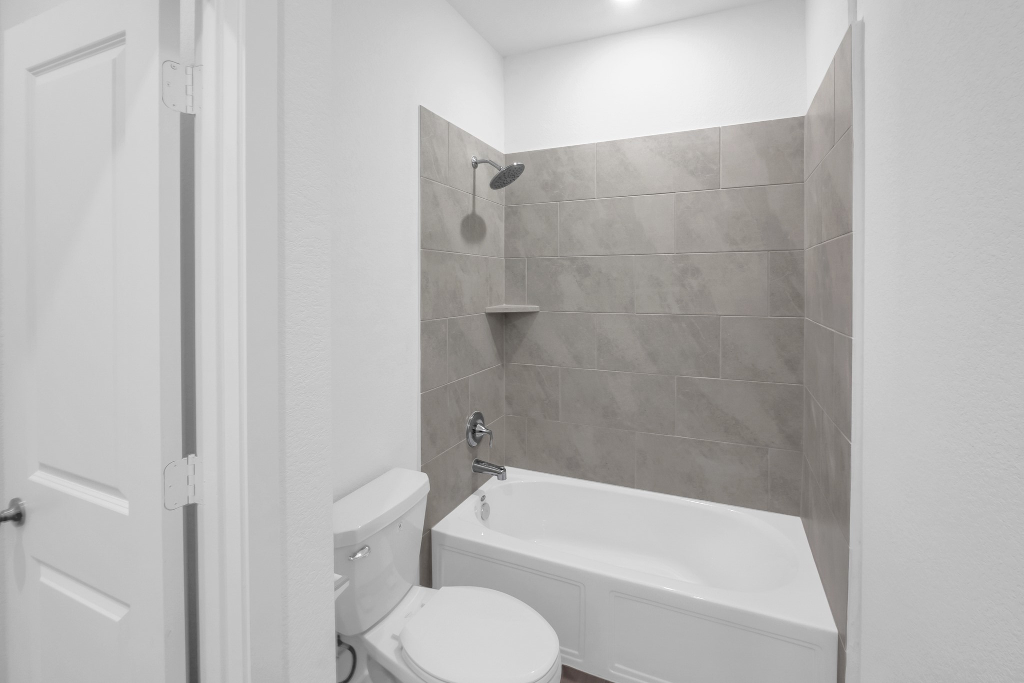 2502 Jasper Breeze Drive Rosharon, TX 77583 - Photo 8 of 21 a bathroom with a toilet and a bath tub