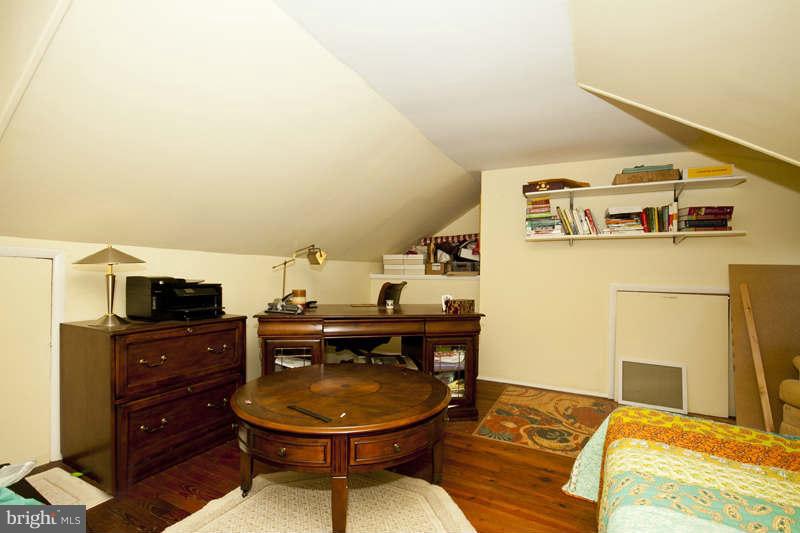 416 Hopkins Road Baltimore, MD 21212 - Photo 20 of 30 a living room with furniture and flat screen tv