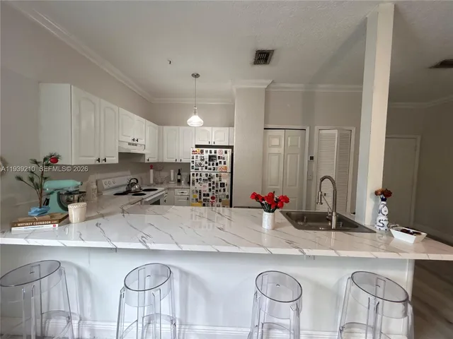 $2,200 | 2734 Bird Avenue, Unit 204, Miami, FL 33133