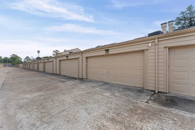 $430,000 | 939 Memorial Village Drive, Unit 38, Houston, TX 77024