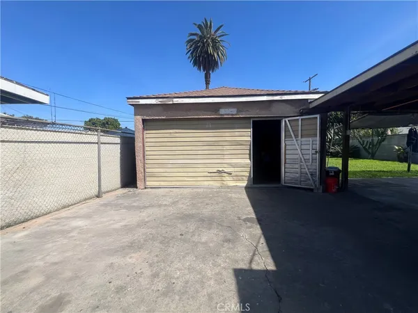a view of a house with a garage