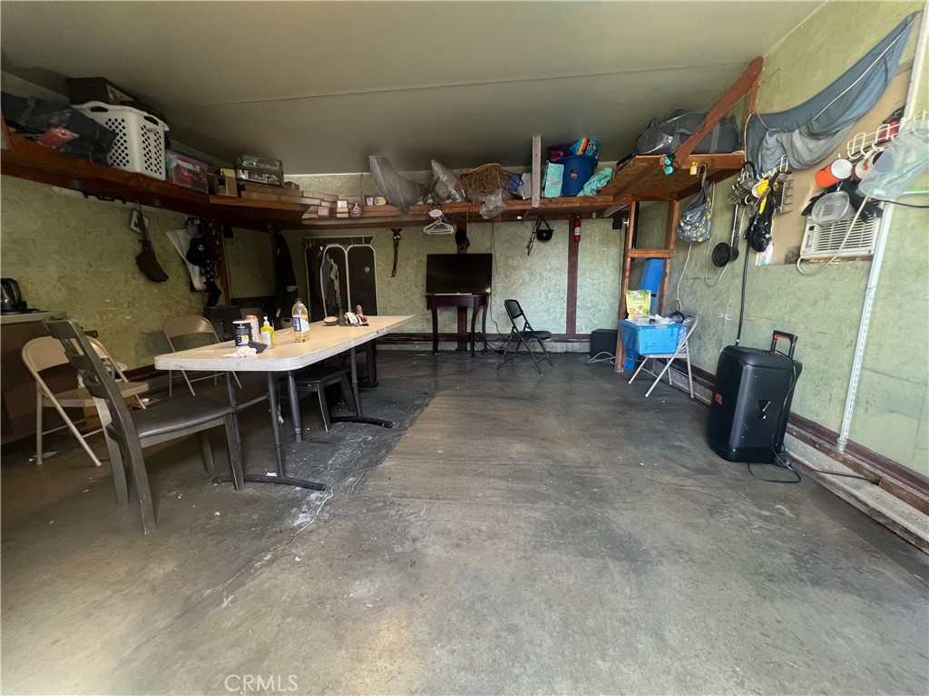 822 South Chester Avenue Compton, CA 90221 - Photo 22 of 22 Garage