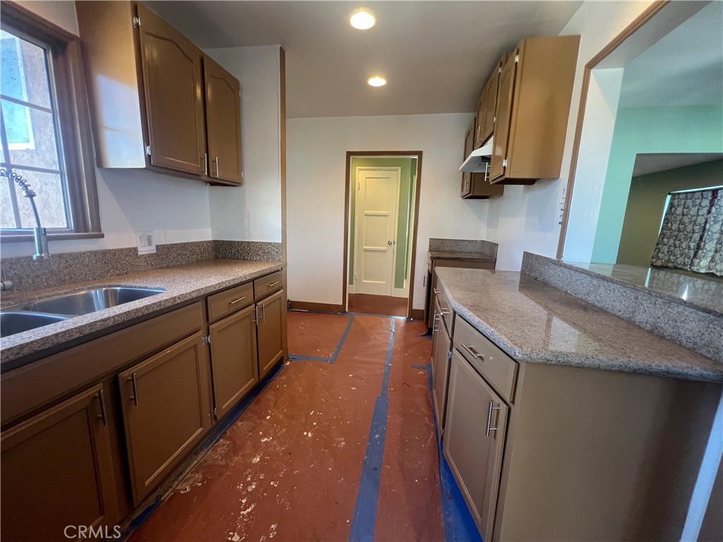 822 South Chester Avenue Compton, CA 90221 - Photo 5 of 22