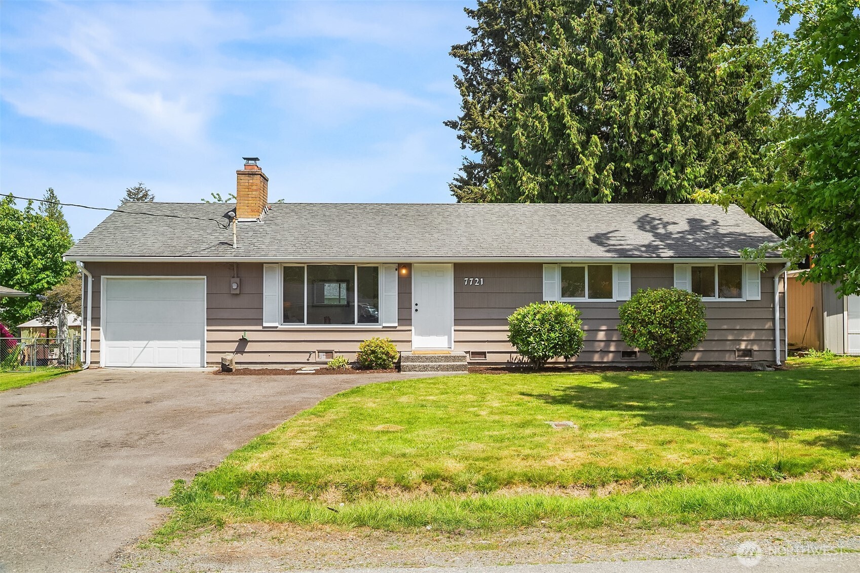 7721 Tyee Road Everett, WA 98203 - Photo 3 of 34
