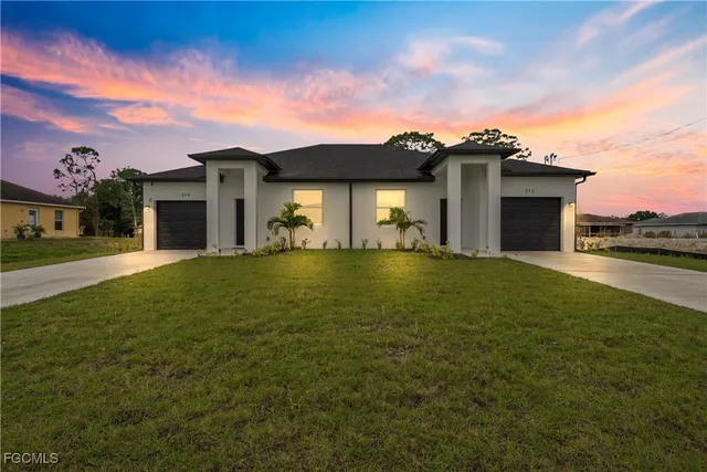 a view of a house with a yard
