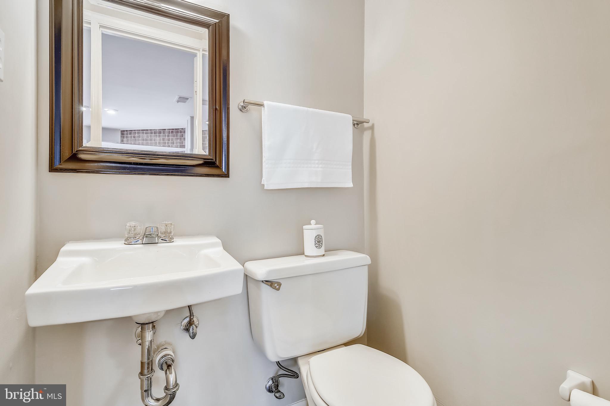 1315 South Glebe Road Arlington, VA 22204 - Photo 8 of 42
