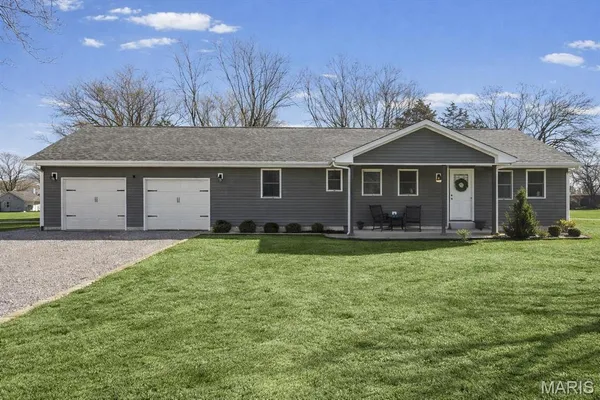 $205,000 | 203 Walnut Street, Modesto, IL 62667