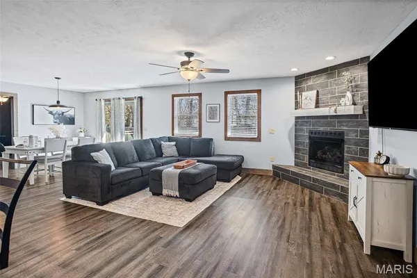 $205,000 | 203 Walnut Street, Modesto, IL 62667