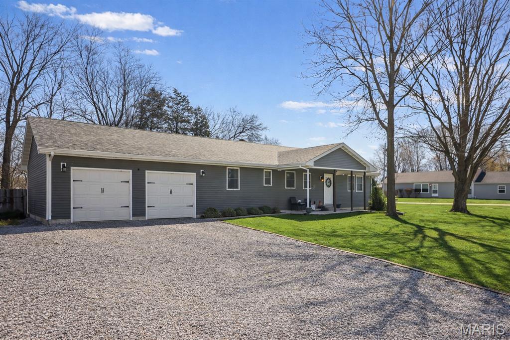 203 Walnut Street Modesto, IL 62667 - Photo 2 of 38