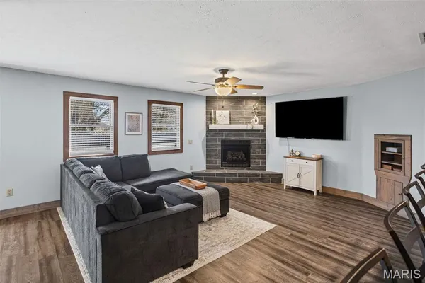 $205,000 | 203 Walnut Street, Modesto, IL 62667